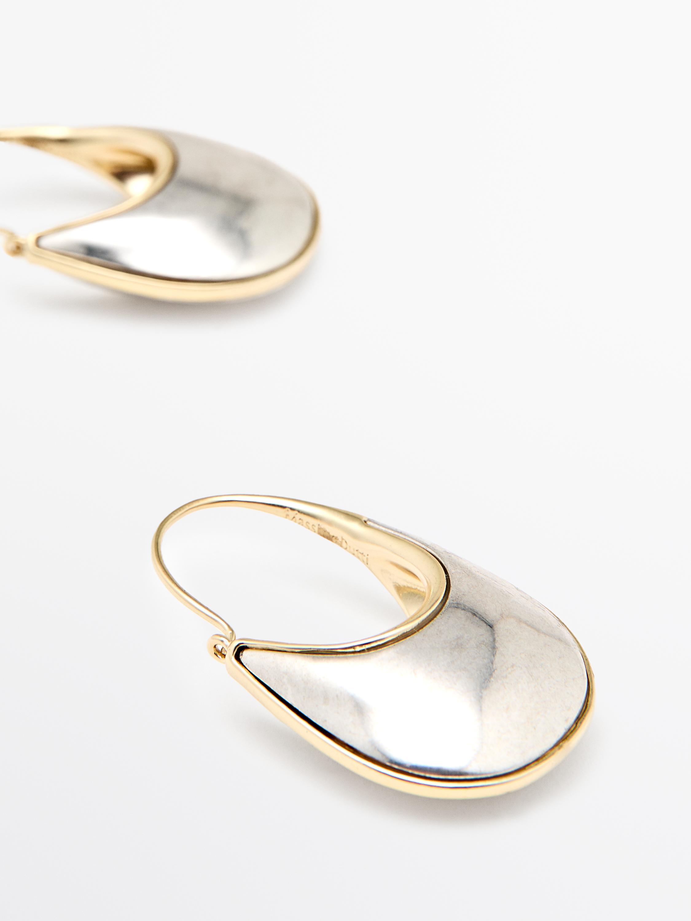 Boucles d’oreilles anneaux contrastantes